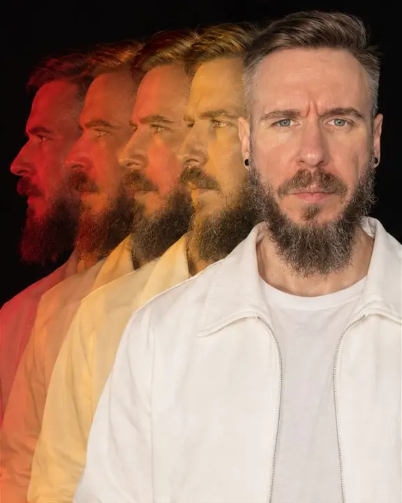 Head and shoulders of a bearded man turning from profile to frontal in five colored phases, the frontal one sharp
